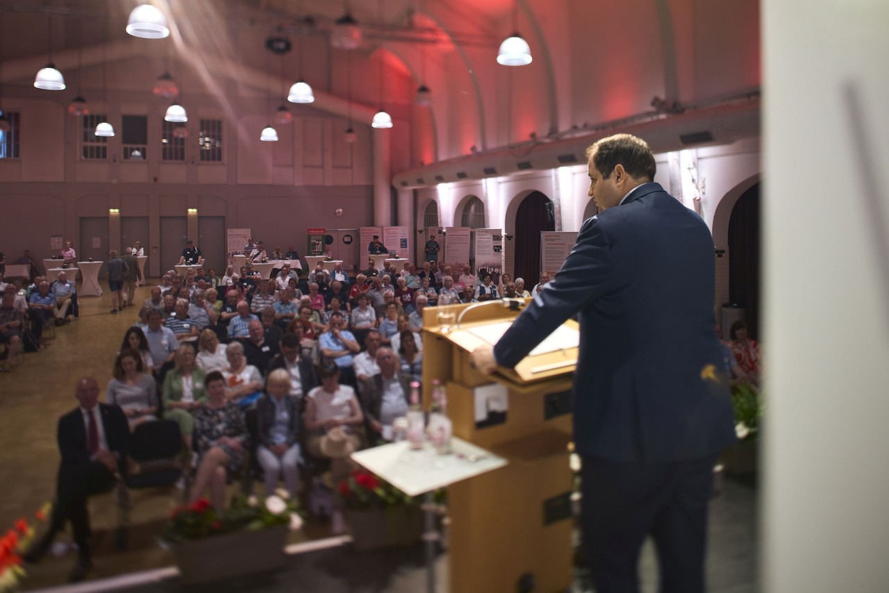 Blick von der Bühne ins Publikum während des Festrede von Minister Nathanel Liminski. Foto/ Eike Hollermann/WHB