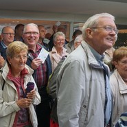 Aufbruch zur Exkursion. Foto: Birgit Gropp (vergrößerte Bildansicht wird geöffnet)