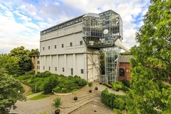 Mitten im Maximilianpark steht der Glaselefant - der größte begehbare Elefant der Welt und Wahrzeichen der Stadt Hamm. Zur ersten Landesgartenschau Nordrhein-Westfalens gestaltete der Künstler Horst Rellecke 1984 die Kohlenwäsche der ehemaligen Zeche Maximilian zu der markanten Skulptur um. Foto/ Thorsten Hübner