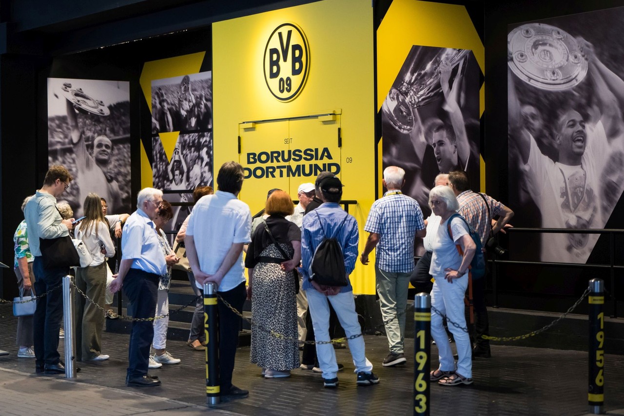 Das Exkursionsprogramm fand regen Anklang wie hier bei einer Besichtigung des Fußballstadions SIGNAL IDUNA PARK.