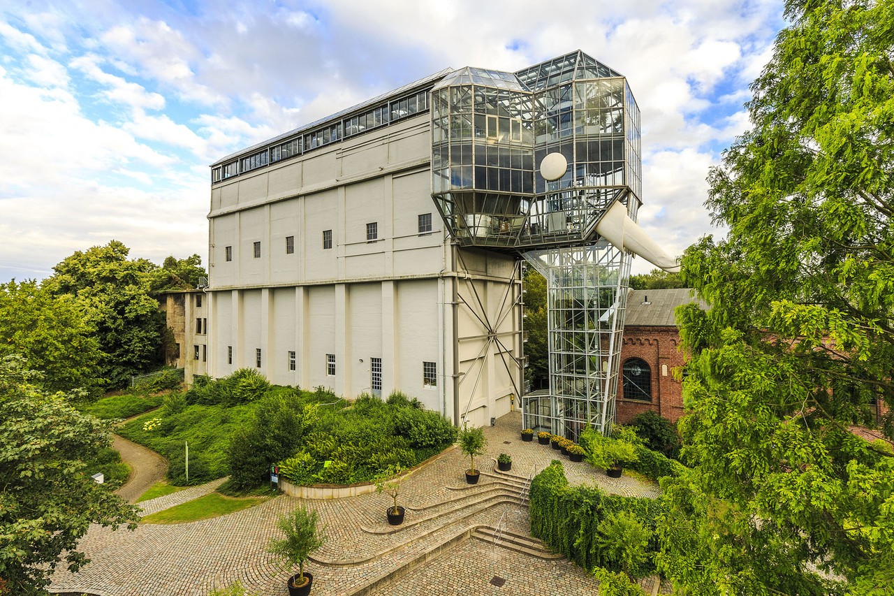 Das Foto zeigt den Glaselefanten im Maximilian-Park in Hamm - das Wahrzeichen des Parks.