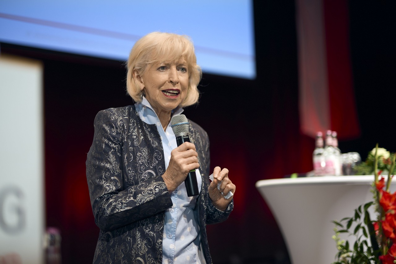 Die Bürgermeisterin der Stadt Hamm, Monika Simshäuer, begrüßt die Gäste. Foto/ Eike Hollermann/WHB