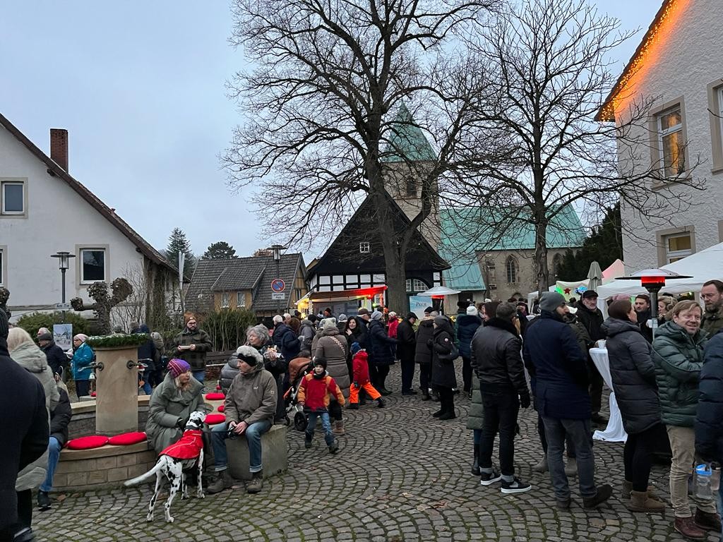 Empfang auf dem Weihnachtsmarkt am 9. Dezember 2023 zur Eröffnungsfeier des renovierten Dorfkrug Kirchdornberg