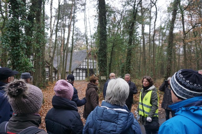 Auf der Wanderung gab es Erläuterungen zu den Sehenswürdigkeiten und Besonderheiten am Weg