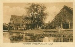 Teilansicht der Gräfteninsel mit der alten Hofanlage von Gut Nevinghoff; links das heute noch erhaltene Haupthaus des ehemaligen Gutes, Quelle: Stadtmuseum, Postkarte um 1910/20
